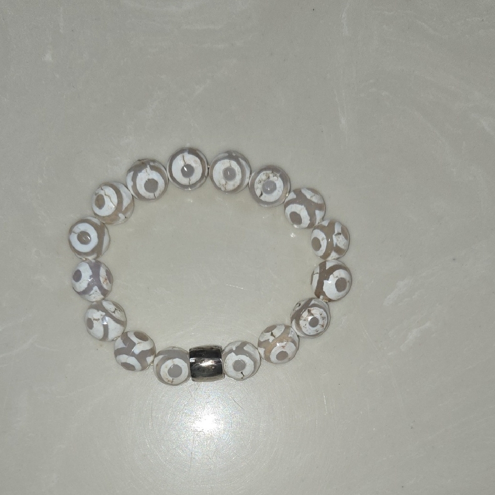 Chic White and Silver Beaded Bracelet